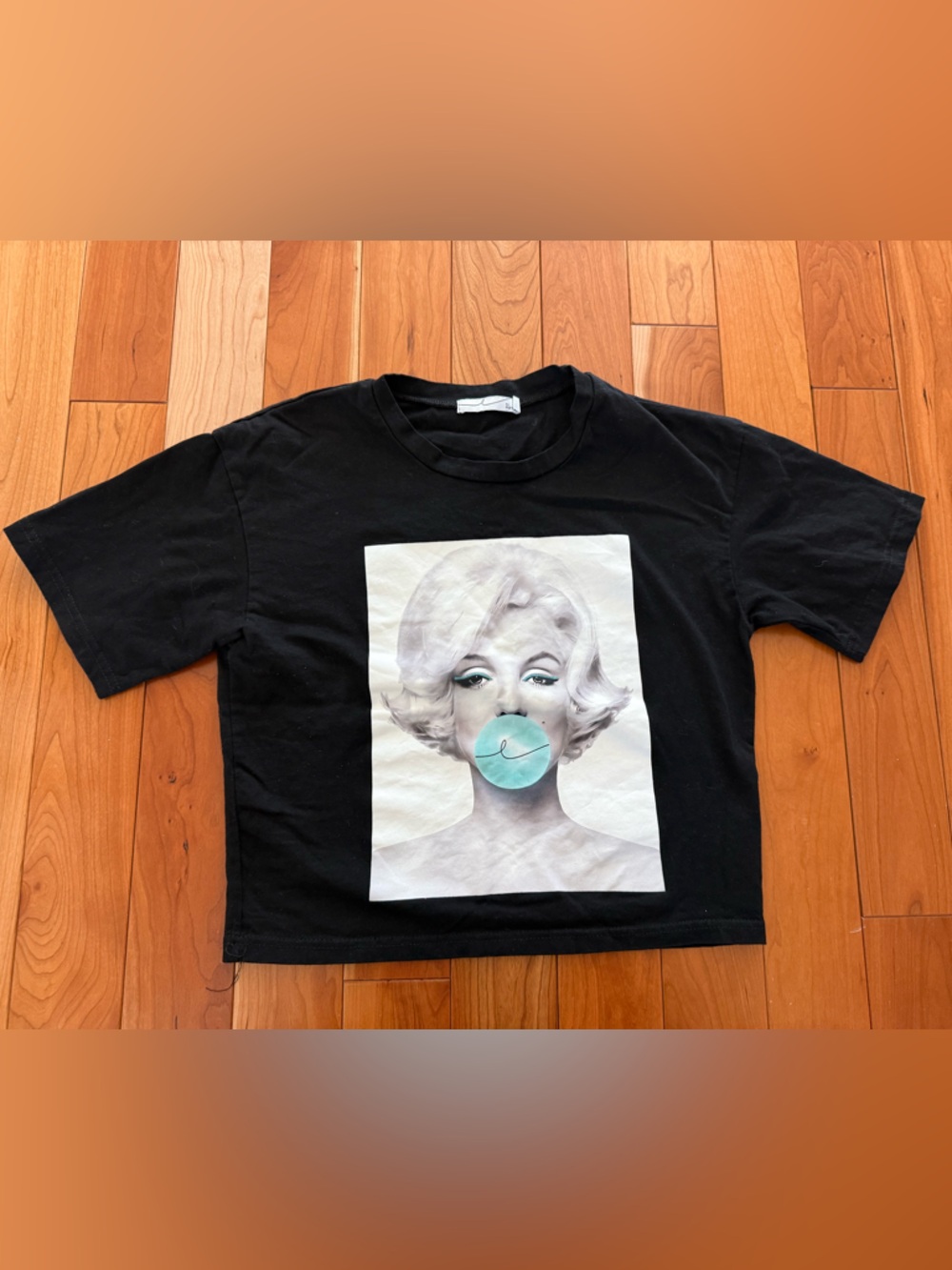 Womens Black Graphic Tee with Marilyn Bubble Gum Print Size Small